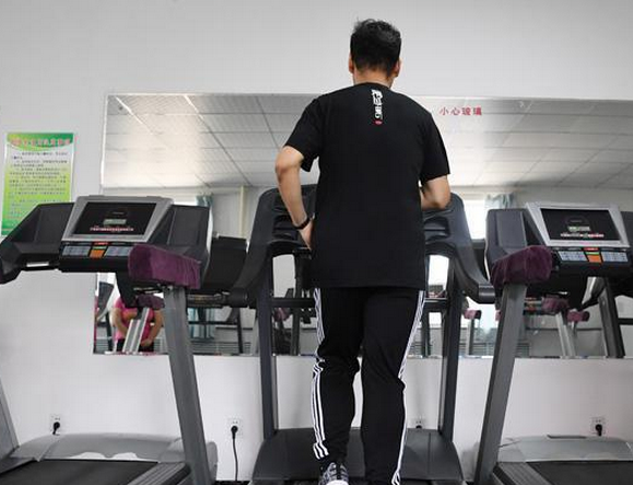 山西胖小伙為父狂減肥，11個(gè)月暴瘦173斤！
