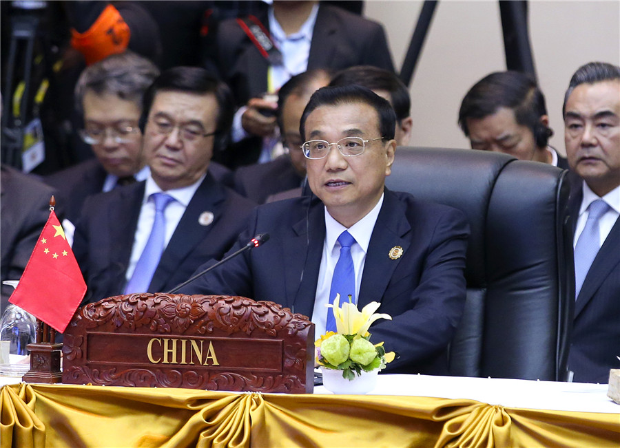 （圖集）“10+3”會議上李克強(qiáng)總理的幾個瞬間