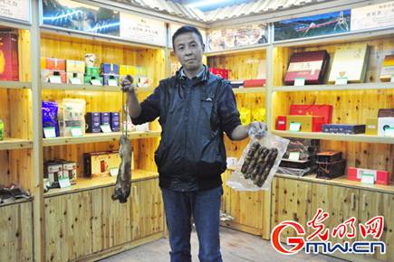 十八洞村電商扶貧出新招 農(nóng)民直播賣(mài)土雞蛋