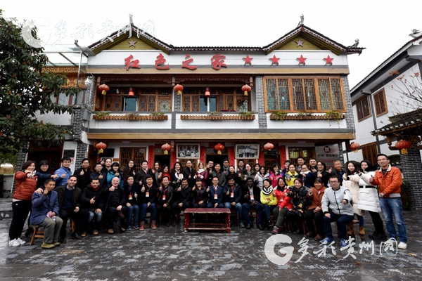 【領(lǐng)航新征程】花繁葉茂說“豐年” 中外青年學(xué)者點贊精準(zhǔn)脫貧“中國方案”
