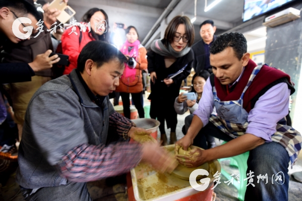 【領(lǐng)航新征程】花繁葉茂說“豐年” 中外青年學(xué)者點贊精準(zhǔn)脫貧“中國方案”