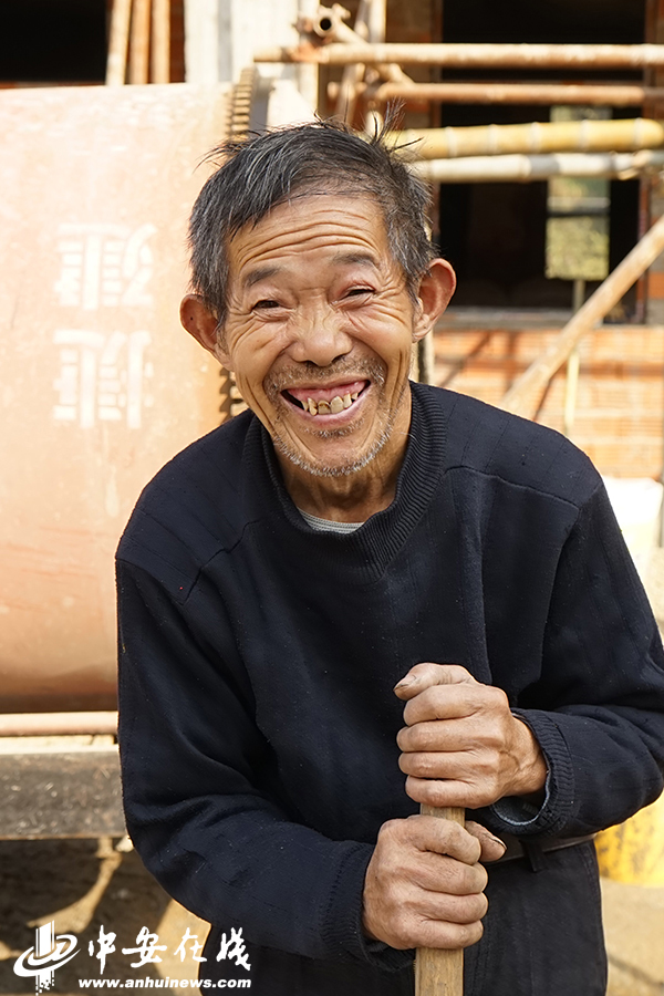 笑一笑 拍個(gè)照 俺們不再是貧困戶！——金寨縣迎河村的22張燦爛笑臉