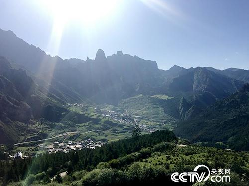 【學(xué)習(xí)十九大 奮進(jìn)新時(shí)代】甘南迭部：“旅游中轉(zhuǎn)站”奏起生態(tài)保護(hù)奔小康協(xié)奏曲