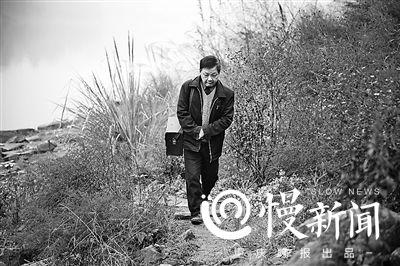重慶“10塊錢醫(yī)生”：鄉(xiāng)親需要我 就堅持下去