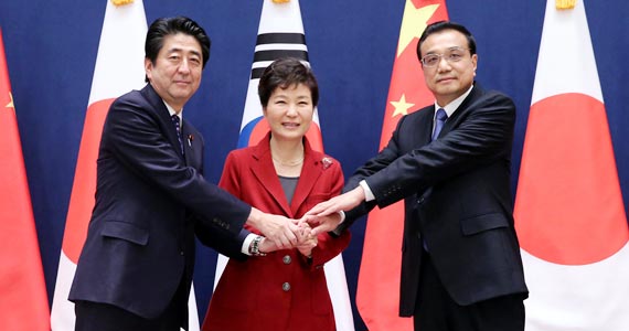 李克強出席第六次中日韓領(lǐng)導人會議